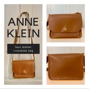 ANNE KLEIN - Faux leather crossbody bag in camel